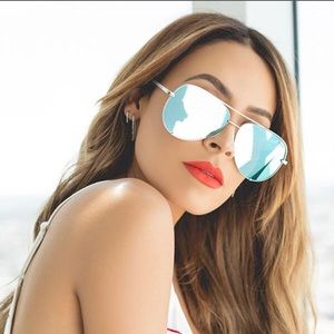 NWT Quay x desi Perkins High Key blue/silver